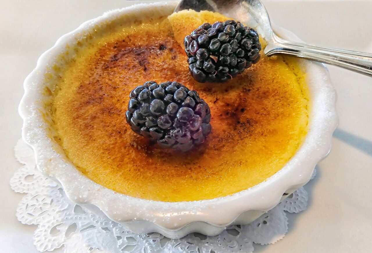 dessert, creme brulee, blackberries, custard, creme, brulee, flan, delicious, sweet, torch, caramelized, creamy, traditional, sugar, tasty, creme brulee, creme brulee, creme brulee, creme brulee, creme brulee